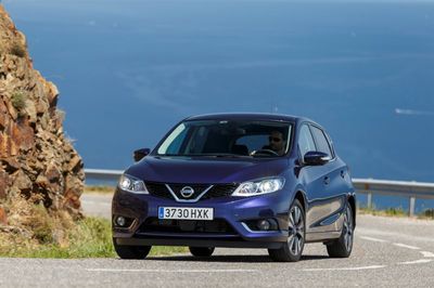 Автостекла Nissan Pulsar C13 c установкой в Москве